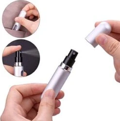 MaxedMore Navulbare Parfumverstuiver 5ml Rood/Licht Roze/ Oranje/Groen/ Blauw/ Grijs - 65 Keer Spraybare Parfum Verstuiver - Hervulbaar Tasverstuiver Voor Parfum - Meeneem Mini Geur Flesje Voor Op Reis - Lipstick Formaat Navulbaar Parfumflesje -Parfumwinkel 1187x1200 5