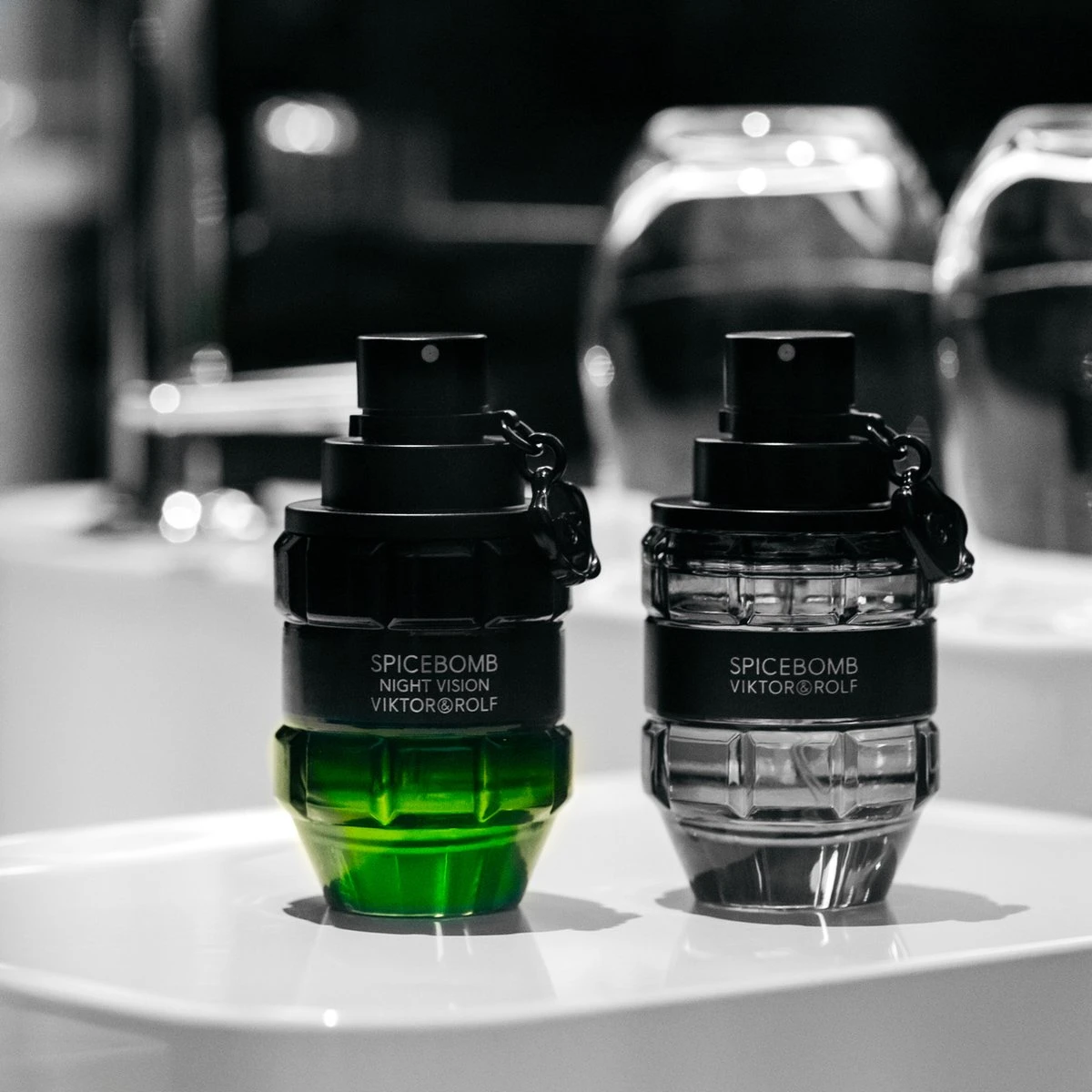 Viktor & Rolf Spicebomb 50 Ml - Eau De Toilette - Herenparfum 7 Viktor & Rolf Spicebomb 50 Ml - Eau De Toilette - Herenparfum - Afbeelding 7