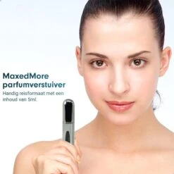 MaxedMore Navulbare Parfumverstuiver 5ml Zilver - 65 Keer Spraybare Parfum Verstuiver - Hervulbaar Tasverstuiver Voor Parfum - Meeneem Mini Geur Flesje Voor Op Reis - Lipstick Formaat Navulbaar Parfumflesje -Parfumwinkel 1200x1200 508